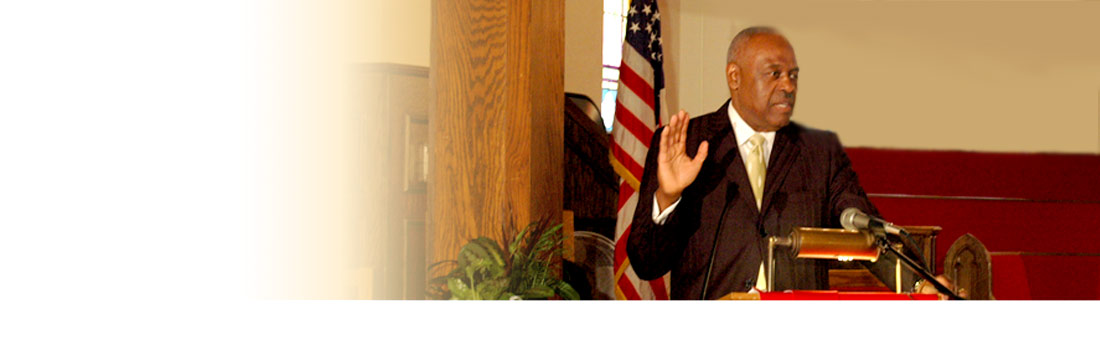 Image of Vice Adm Brewer at education seminar